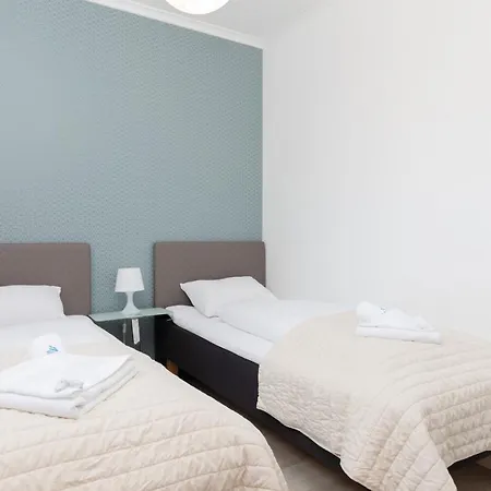 Przestronny Z Balkonem - Przy Porcie - By Renters Apartment *