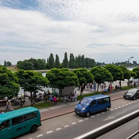 Przestronny Z Balkonem - Przy Porcie - By Renters Apartment